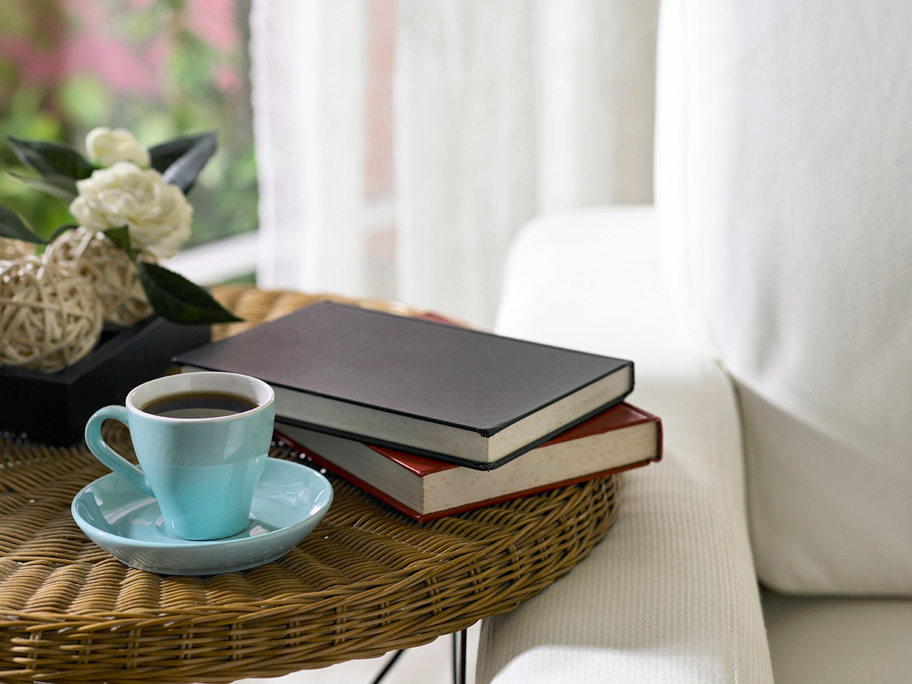 tea-cup-and-books